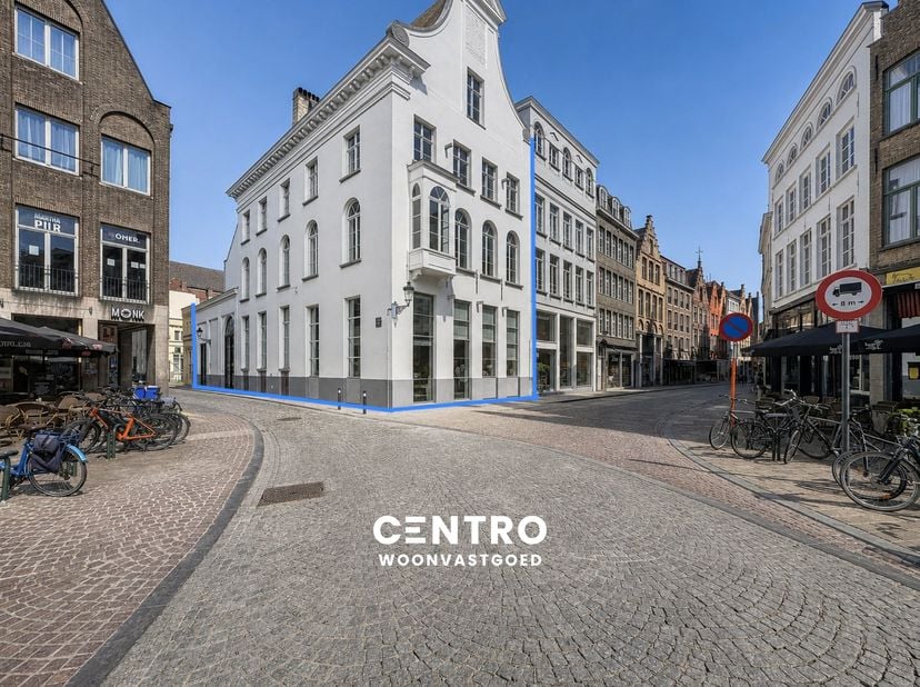 Huis te koop in Academiestraat 1,
                    8000 Brugge