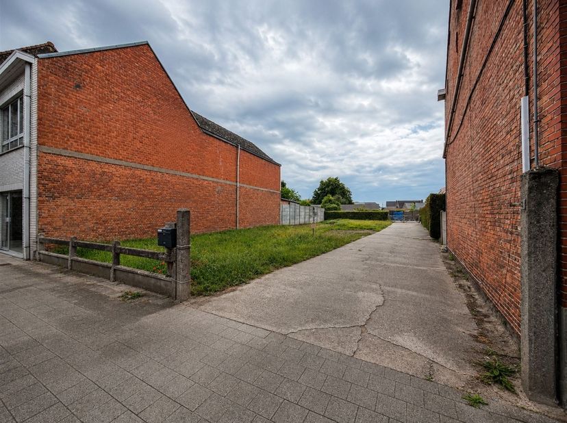 Bouwgrond van 510m² voor één/meergezinswoning op toplocatie in Overmere<br />
<br />
<br />
<br />
Ontdek deze bouwgrond van 510 m² voor een één/mee
