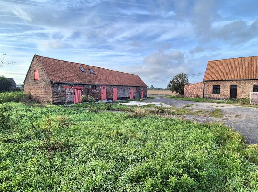 Huis te koop in Zandstraat 23,
                    8020 Oostkamp