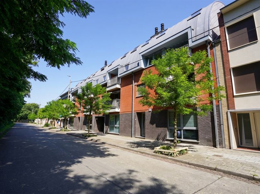 Binnenkort beschikbaar... Soms komt er een appartement voorbij dat meteen de aandacht trekt. Dit is er zo eentje. Een aangenaam appartement met een mo