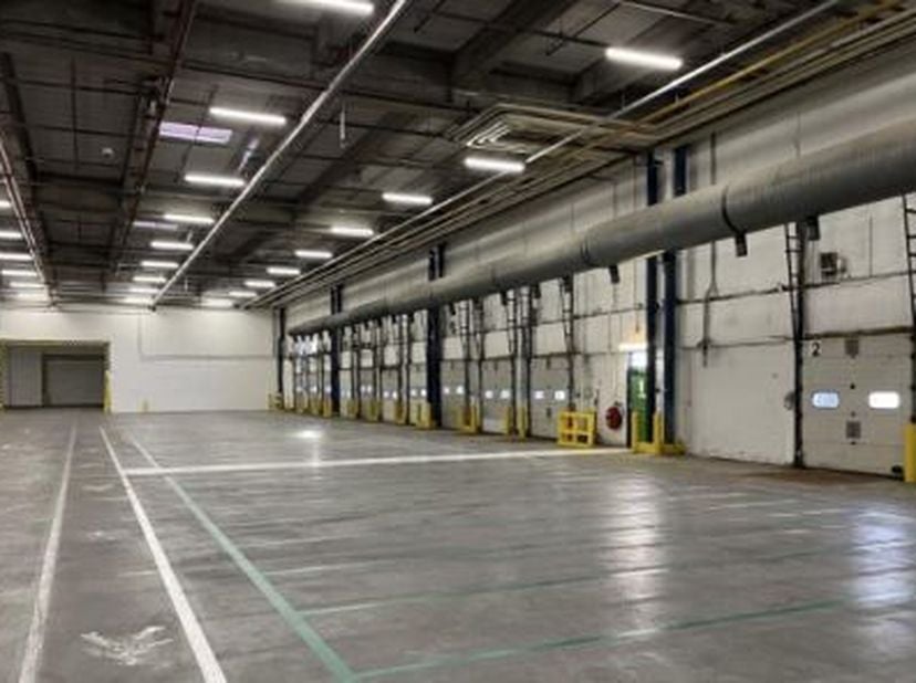 Het complex gelegen aan de Rue de lIndustrie 21 in Nijvel omvat diverse schaalbare magazijnunits, gecombineerd met geïntegreerde kantoorruimtes. <br /