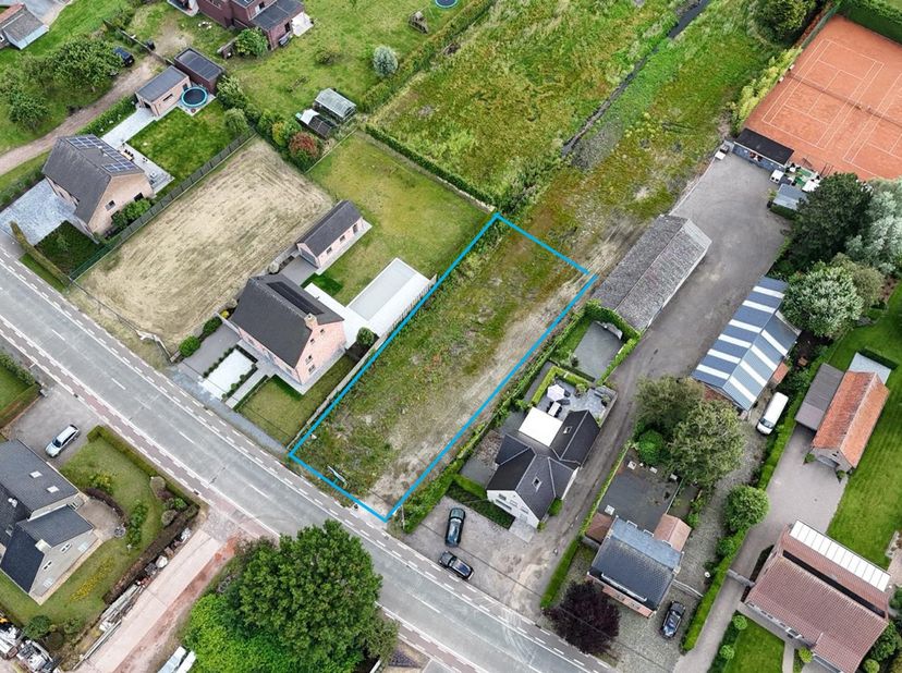 LOCATION :<br />
Situ&amp;eacute; le long du c&amp;ocirc;t&amp;eacute; nord de l'Oostveldstraat, ce terrain &amp;agrave; b&amp;acirc;tir se trouve dans un quartier calme