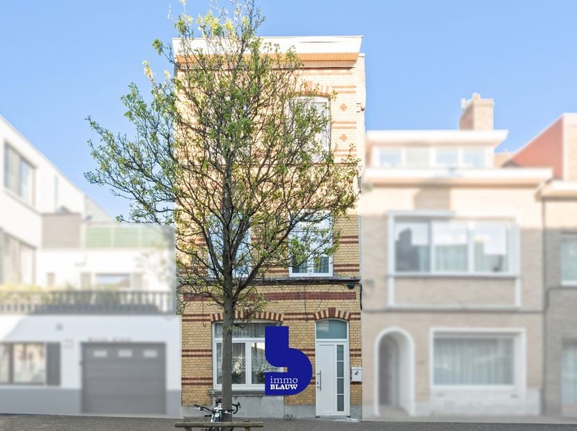 Ontdek deze uitzonderlijk ruime woning met een topligging in Oostende! Gelegen vlakbij een bushalte, op korte afstand van de autosnelweg en op slechts