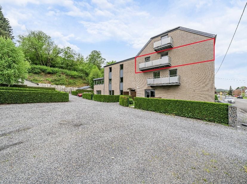 Appartement te koop in rue de la roche 85 bus 3,
                    6990 Hampteau