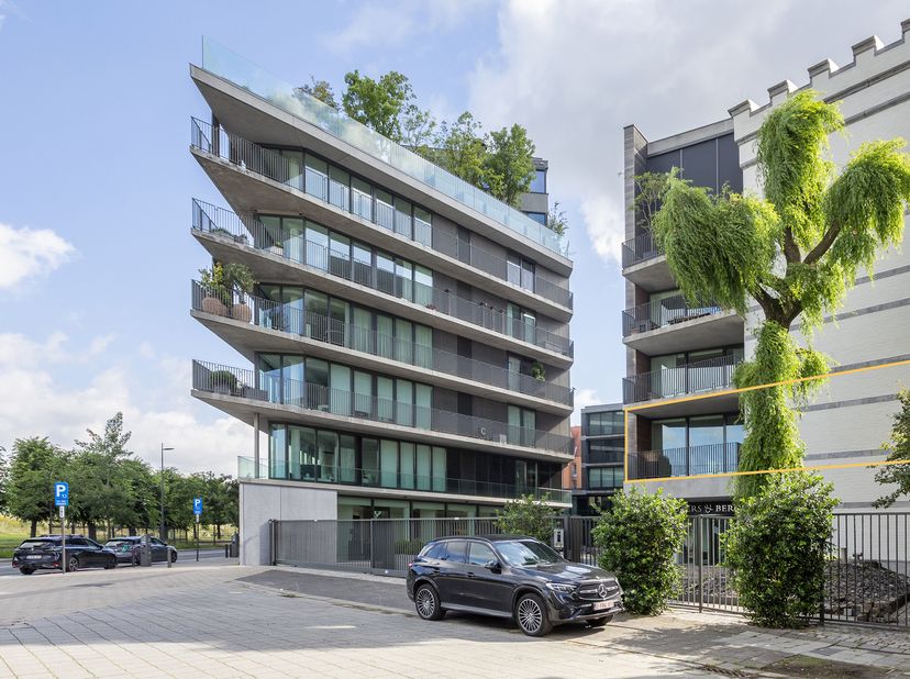 Subliem loftappartement van ca 213 m² op de eerste verdieping van de welgekende realisatie "Hoopnatie", het iconische gebouw van de hand van Conix arc