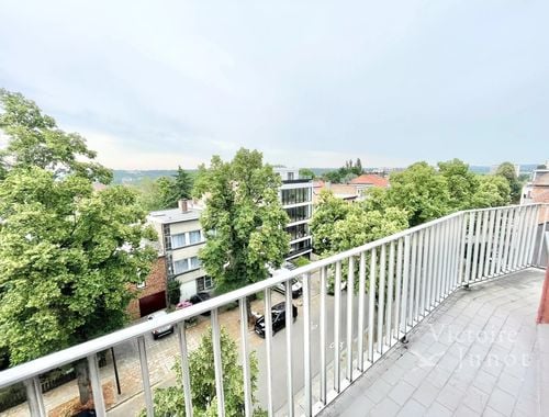                                         Appartement à louer à Uccle, € 1.930

