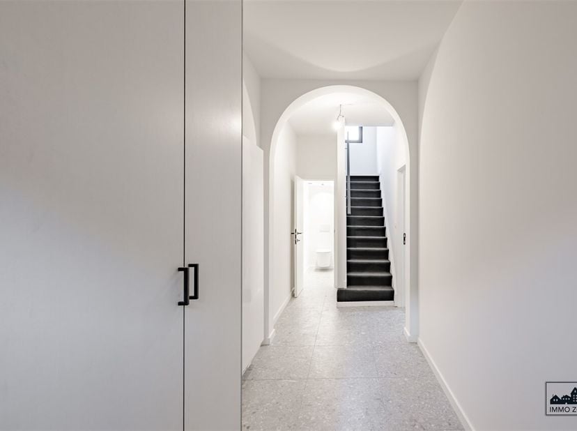 Moment de la visite (à titre indicatif) : SAMEDI 13/12 10h00-12h00<br />
Découvrez cette maison entièrement et récemment rénovée dans le charmant vill