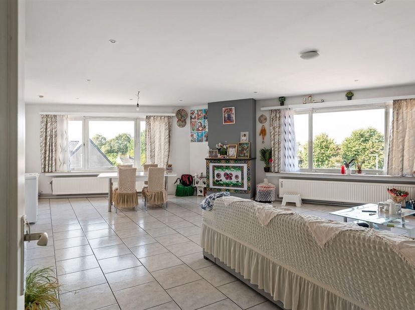 Openhuizendag op zaterdag 13 juni van 11u00 - 12u00<br />
Ruim appartement (+-130m²) met 2 slpks en terras!<br />
Dit verzorgde appartement is gelegen