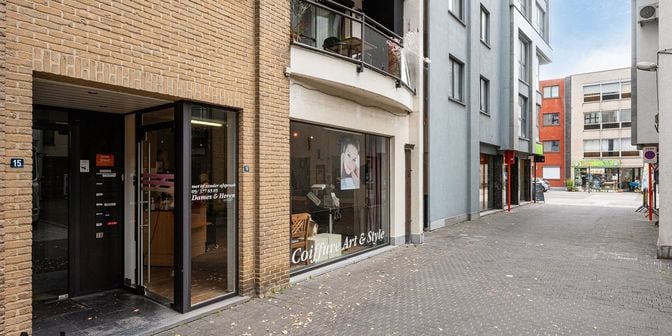 Bien professionnel à vendre à Van Hoorebekeplein 16, 9900 Eeklo