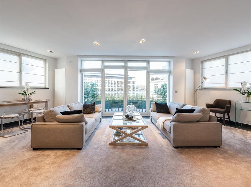 Appartement te koop in ,
                    1050 Elsene