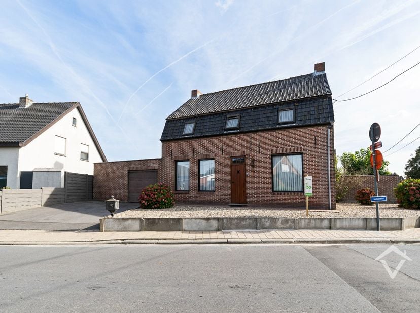 Huis te koop in Hazelstraat 97,
                    8810 Lichtervelde