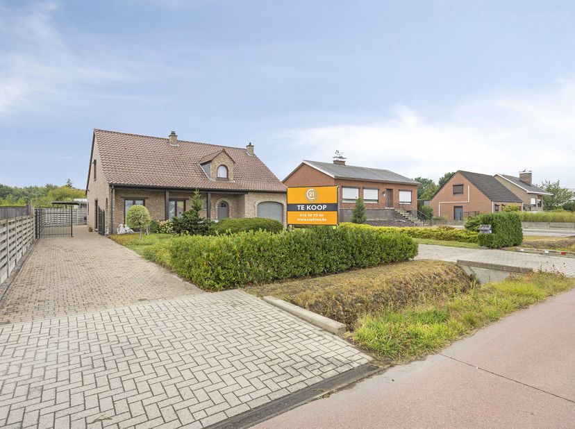 Deze instapklare woning, gelegen in Begijnendijk, biedt heel wat ruimte en een praktische indeling. De woning beschikte over een EPC B en is bovendien