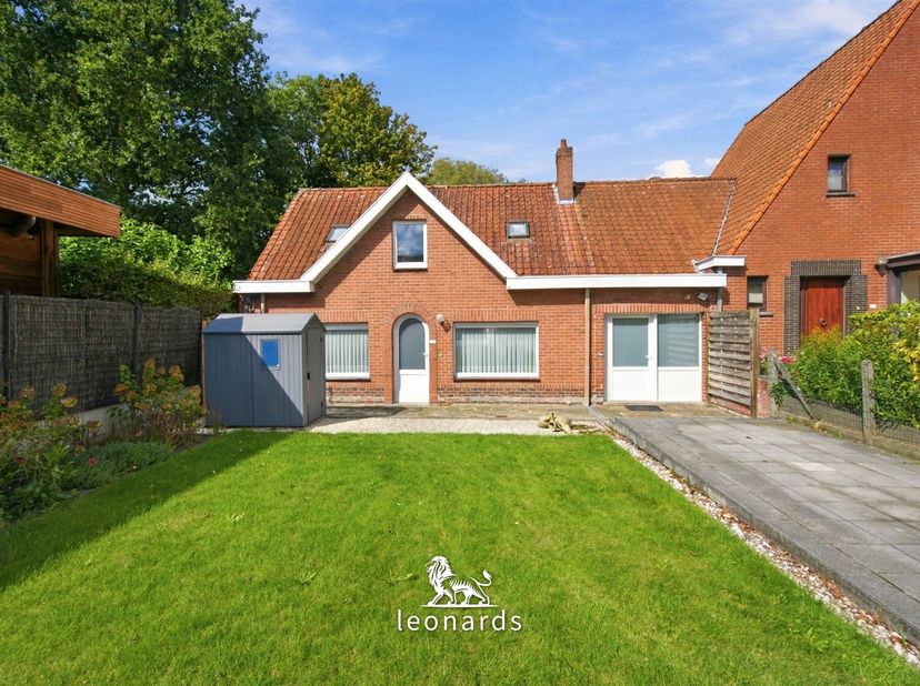 Huis te koop in Guido Gezellelaan 113,
                    8540 Deerlijk