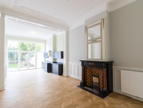                                         Gelijkvloers app. te huur in Brussel, € 2.250
