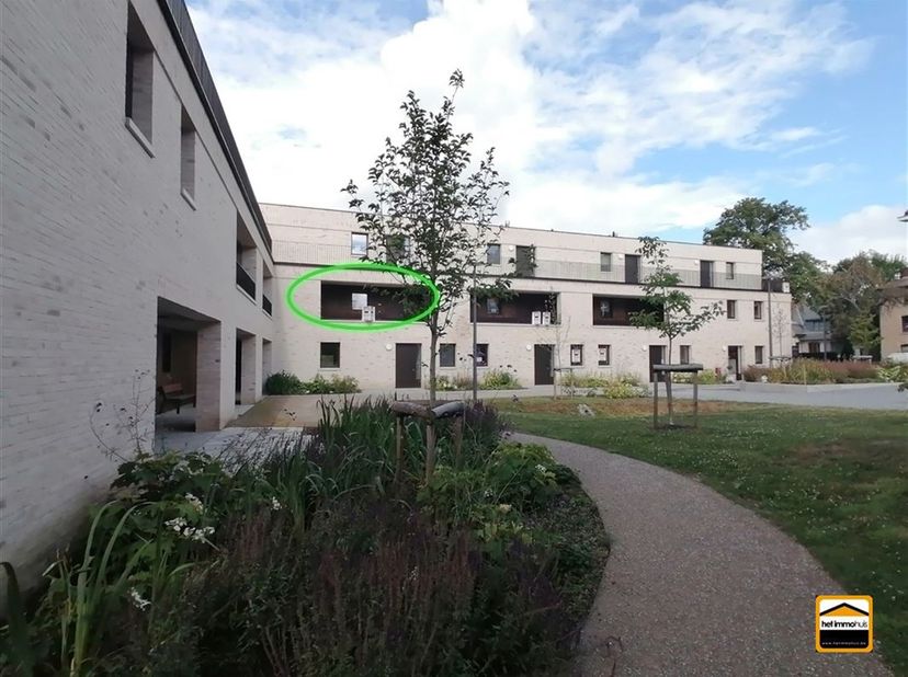 Prachtige assistentiewoning in een zeer aangename residentie te Borgloon<br />
met kelderberging en ondergrondse autostaanplaats.<br />
<br />
Omda