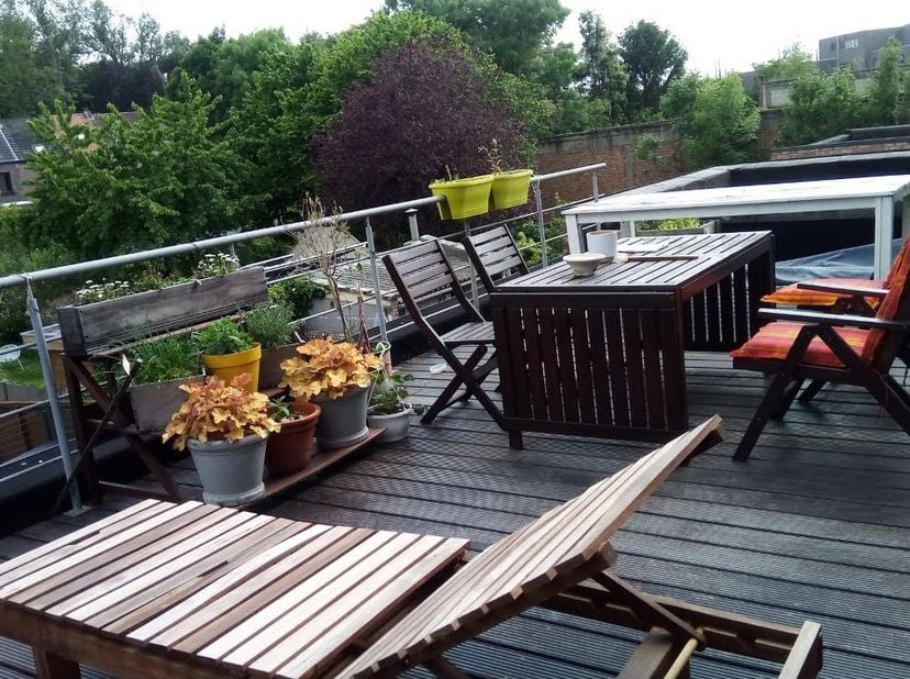 BEZOEKDAG VOL + LANGE WACHTLIJST<br />
<br />
Instapklaar appartement met groot zuidgericht terras. Gelegen op wandelafstand van het centrum van Meche