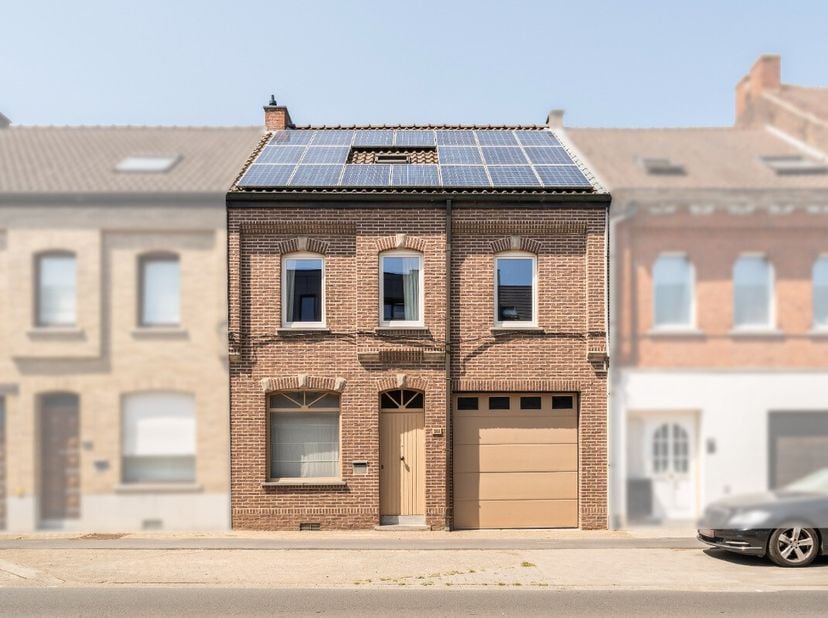 Vous recherchez une maison familiale bien entretenue avec un agréable jardin à Denderwindeke ? Vous lavez trouvée ! Cette spacieuse maison bénéficie d