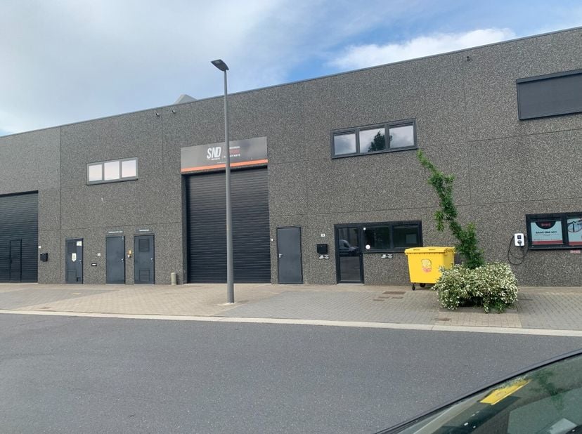 Bien professionnel à louer
                    à 2235 Westmeerbeek