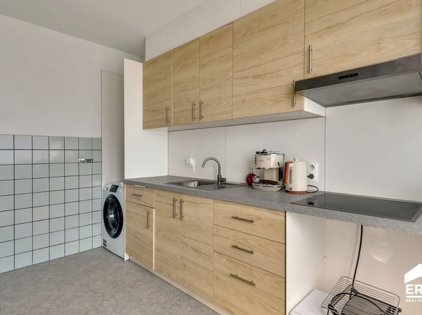 Ruim appartement met 3 slaapkamers in het centrum van Genk.Dit energiezuinige appartement met EPC-label B combineert een centrale ligging met een prak