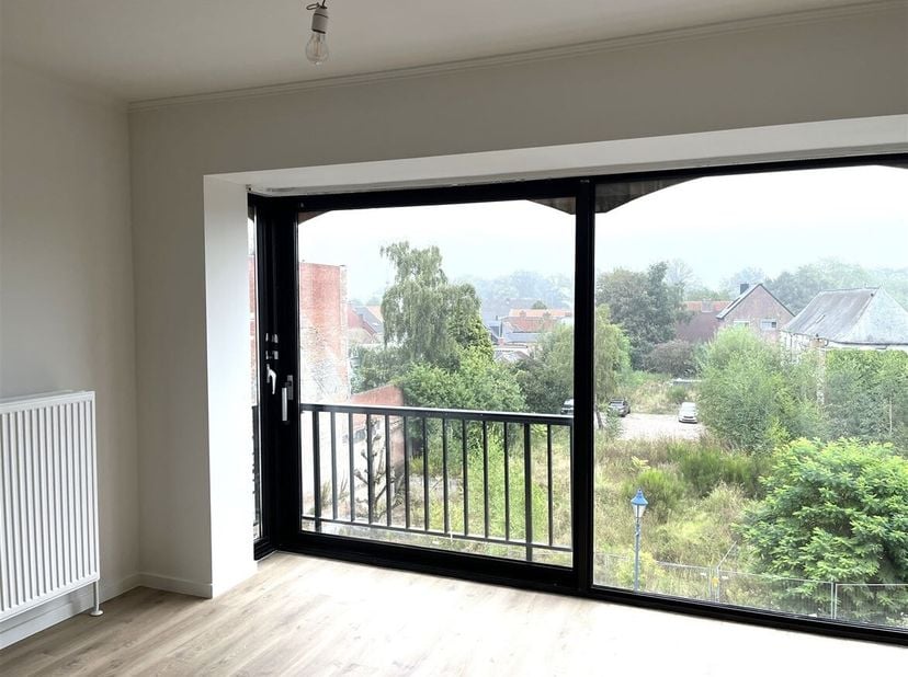 Gerenoveerd appartement gelegen in het centrum van Herentals<br />
Ligging: Dit appartement is gelegen op een boogscheut van de Grote Markt en op wand