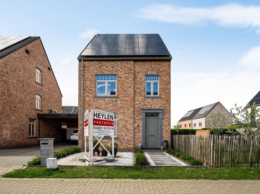 Energiezuinige woning met 4 slaapkamers in een doodlopende straat.<br />
<br />
Deze woning werd gebouw in 2018 en is voorzien van de laatste energe