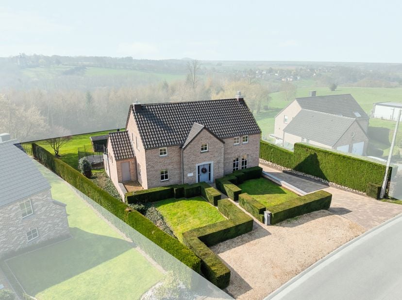 Huis te koop in Fêchereux 17e,
                    4608 Neufchâteau