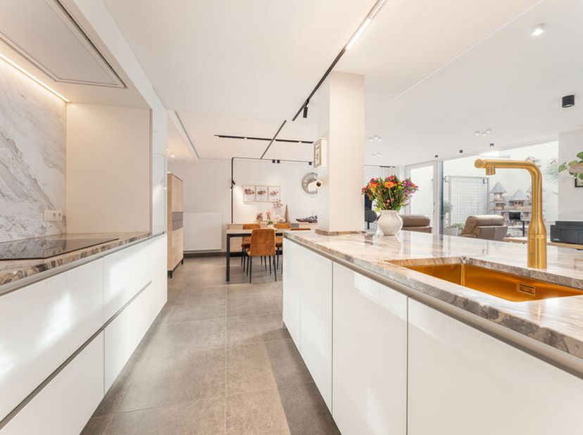 niek appartment centrum waregem, extreem hoge afwerkingsgraad enkel de keuken heeft hier al een waarde van 60.000 euro. Bent u op zoek naar een gelijk