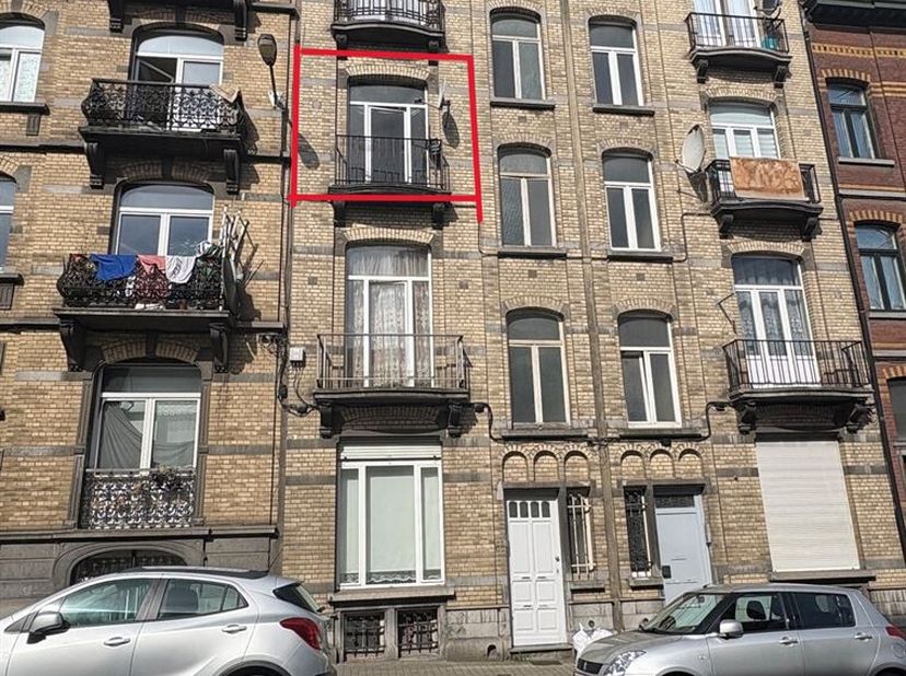 Forest: Dans un quartier de plus en plus recherché (Wielemans Ceuppens), Nous vous présentons cet appartement de +/- 72m² situé au 2ème étage + balcon