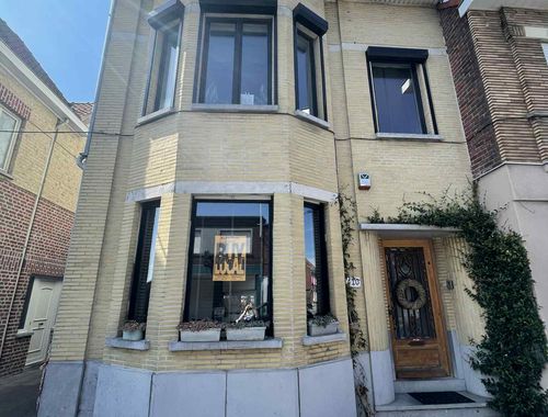                                         Maison de maître à vendre à Bissegem, € 339.000

