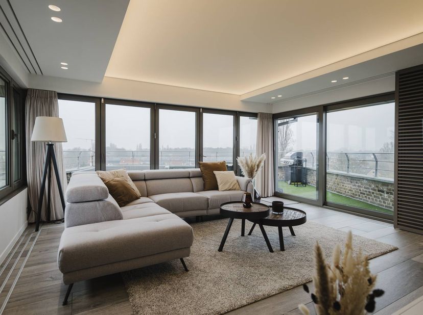 Op zoek naar een penthouse te koop? Aan de gegeerde Banmolens geniet u van prachtige vergezichten over de Leie, in een rustige omgeving en toch centra