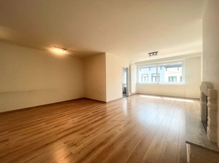 Gelegen op een toplocatie aan het Stadspark, op de derde verdieping van een verzorgd gebouw in het bruisende 2018 Antwerpen. Deze ligging biedt het be