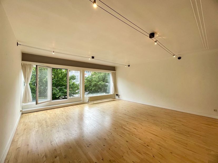 2-slaapkamerappartement met gezamenlijk terras te huur op de Paardenmarkt!<br />
Locatie: Dit appartement is gelegen vlakbij de Universiteitsbuurt, he