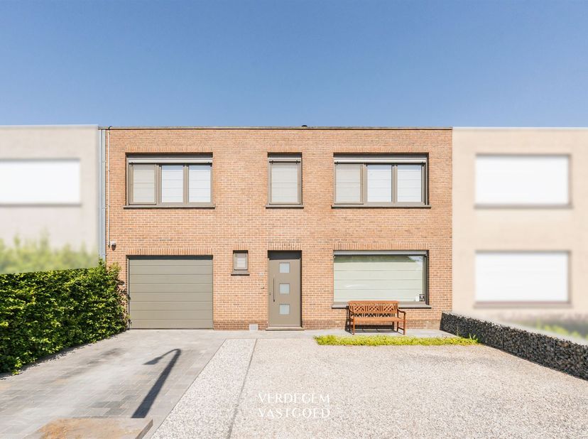 In een rustige en aangename woonomgeving ontdek je deze fijne familiewoning. <br />
Een plek met comfort, ruimte en gezelligheid. <br />
Dankzij de