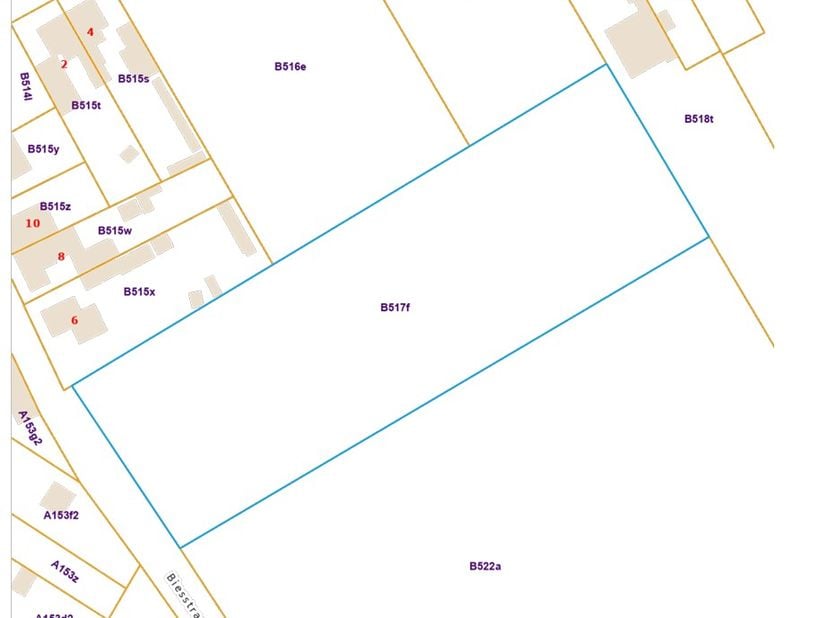 PERCEEL LANDBOUWGROND -<br />
Perceel landbouwgrond, ter plaatste genaamd 'Neder Meersch Cauter', sie B, nr 517/F P0000, groot 67a 37ca.<br />
De gron