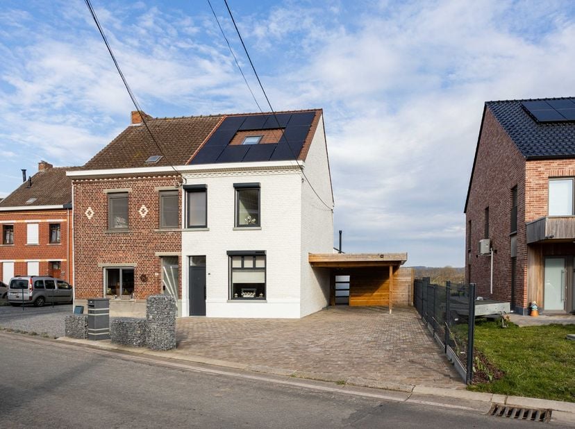Huis te Dergneau, Rue Lableau 4<br />
<br />
Deze ruime en instapklare woning bevindt zich in een rustige straat in Dergneau en geniet van prachtige o
