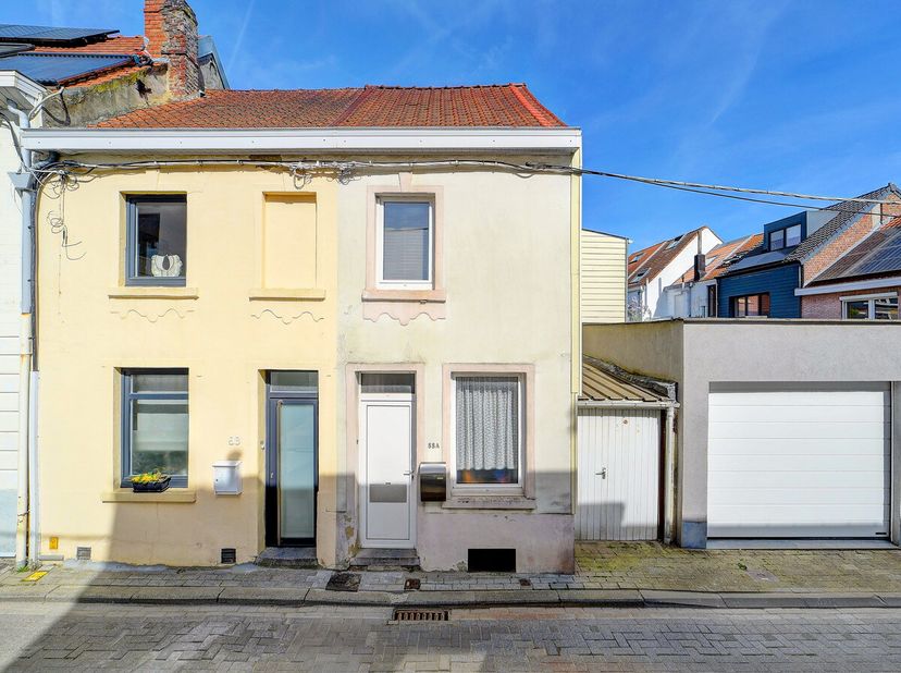 Te koop: charmante gesloten woning in het centrum van Tervuren, op korte afstand van park, scholen en openbaar vervoer.Deze woning, gebouwd eind 19e e