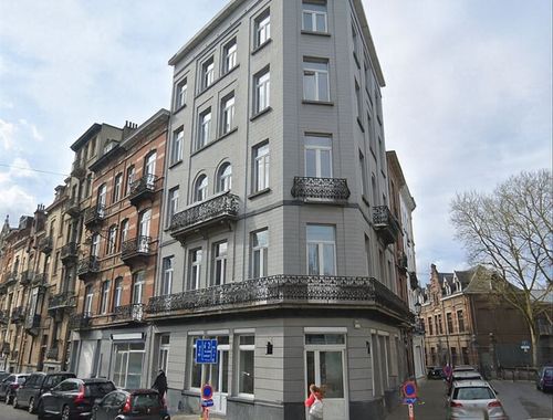                                         Bâtiment commercial à louer à Saint-Gilles, € 2.500

