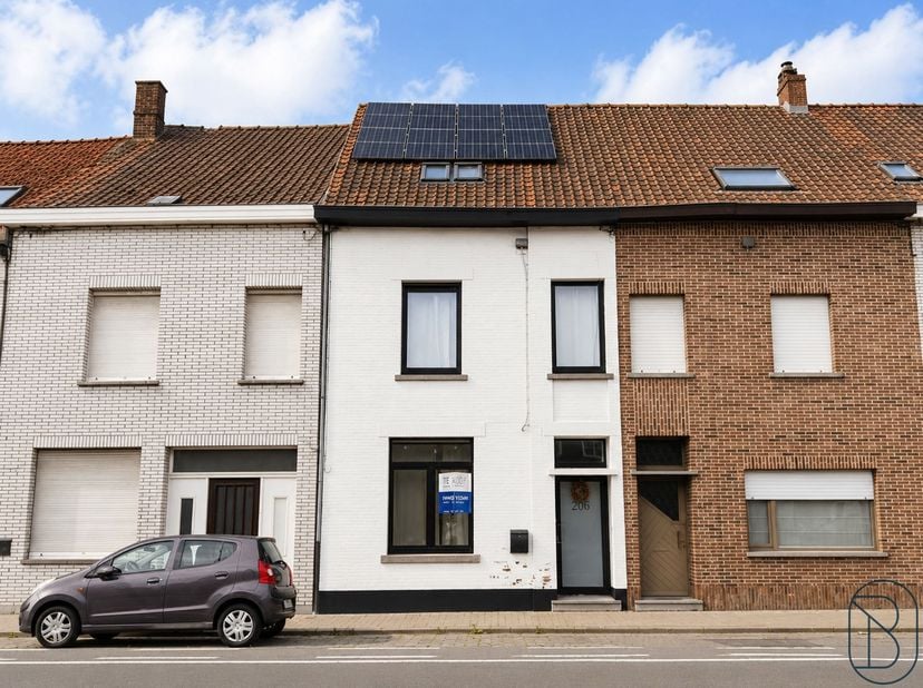 Volledig gerenoveerde, energiezuinige gezinswoning met 3slaapkamers, tuin en uitweg achteraan!<br />
Op zoek naar een stijlvolle, volledig gerenoveer