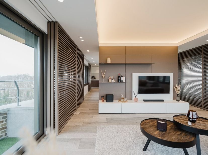 [[ DIT PAND NEEMT DEEL AAN DE ERA OPEN HUIZEN DAG OP 19/9 VAN 9:30 TOT 10:30 ]] TE KOOP: Exclusief villa-appartement met zonneterras en panoramisch ui