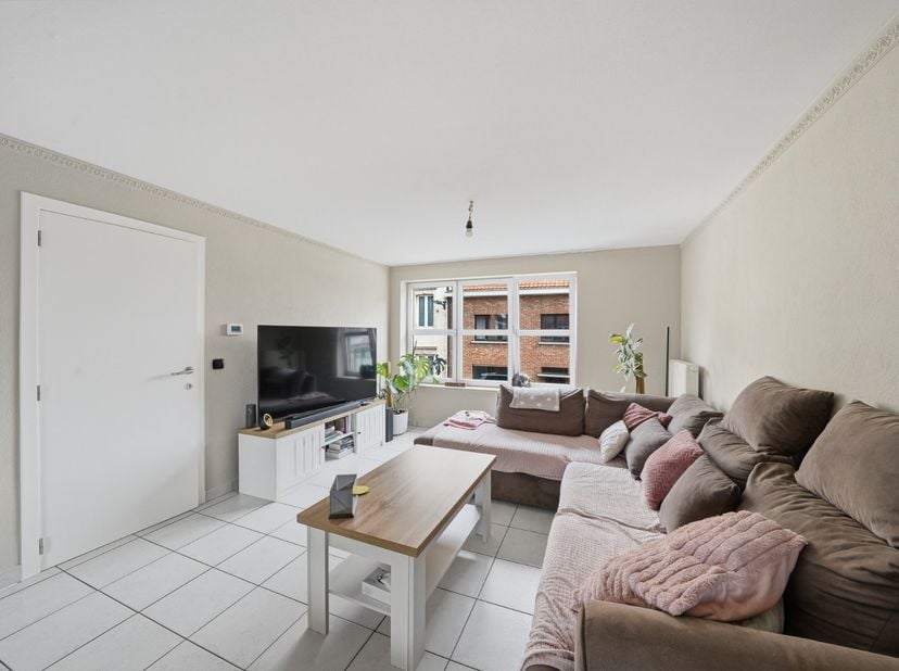 Bent u op zoek naar een interessante investering met onmiddellijke en stabiele huuropbrengsten? Dan is dit volledig verhuurde appartementsgebouw in Ou