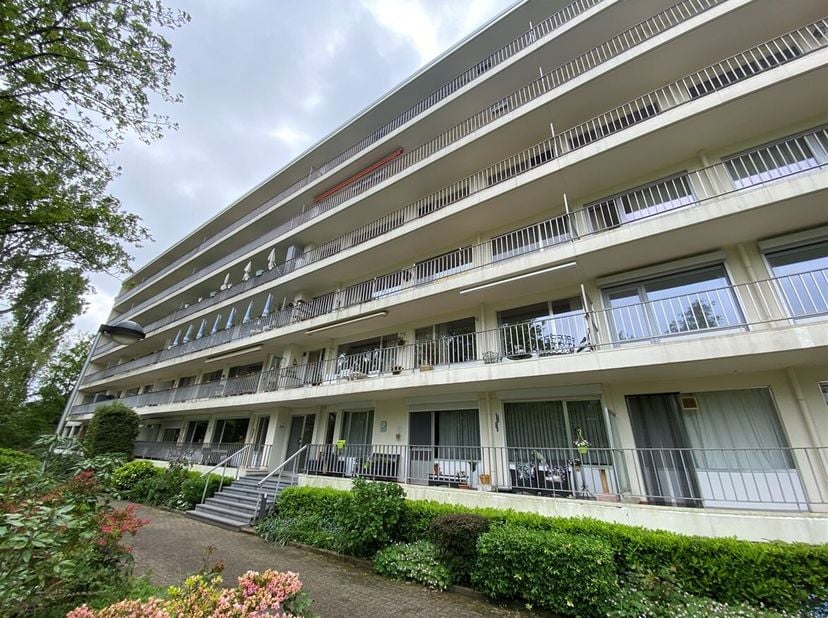 1 slaapkamer appartement op toplocatie!<br />
Ligging: Gelegen op toplocatie te Edegem, centraal maar tevens rustig en groen gelegen nabij scholen, wi