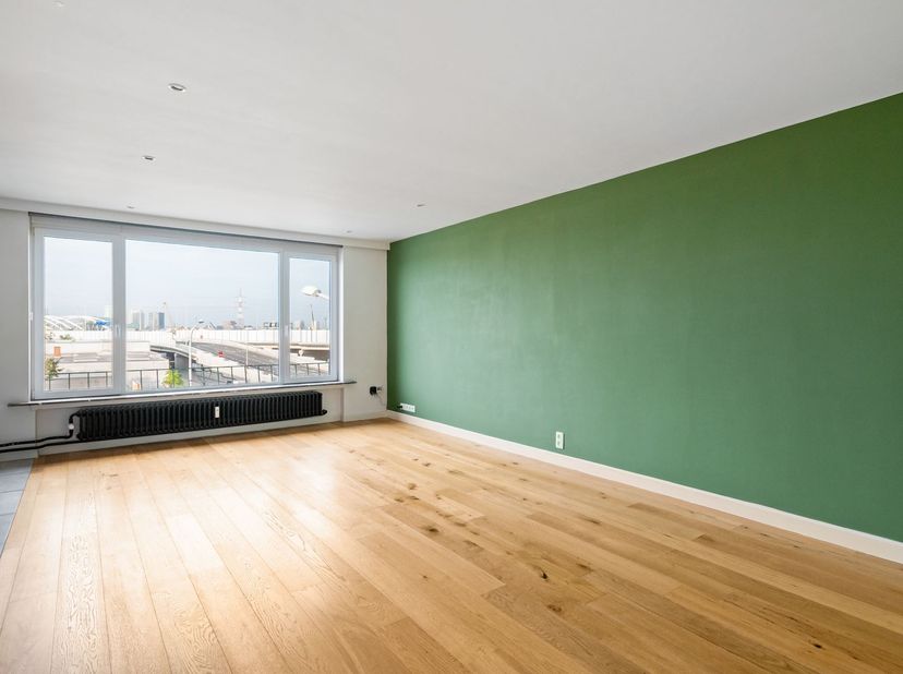 # Vernieuwd dakappartement met 2 slaapkamers en terras!<br />
<br />
Op zoek naar een ruim en verzorgd appartement op een gunstige locatie in Merkse