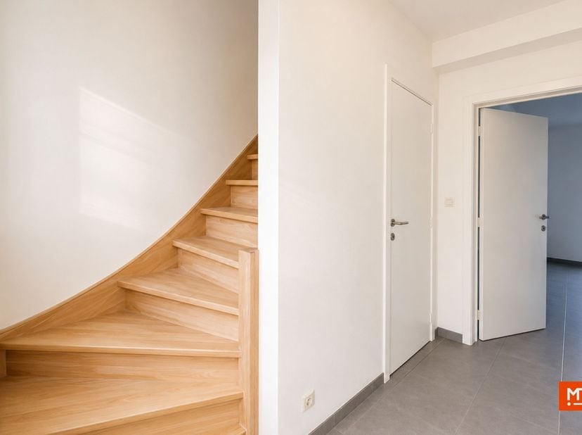 Bent u op zoek naar een instapklare gezinswoning in Heule? Dan is deze verzorgde woning zeker een bezoek waard!<br />
<br />
Bij het betreden van de w