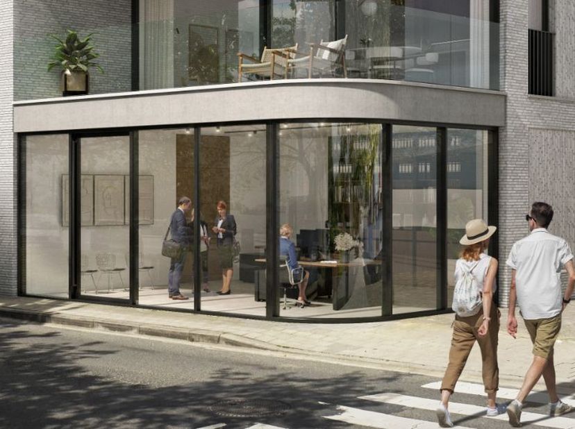 In het volle centrum van Desselgem bevindt zich dit nieuwe handelspand van 53m².<br />
Het wordt casco afgeleverd zodat de toekomstige eigenaar het ve