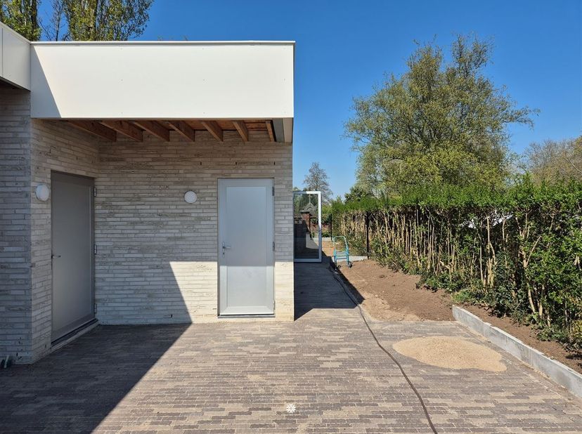 SINT-NIKLAAS - Polyvalente atelier te huur op toplocatie!<br />
<br />
Op zoek naar een instapklaar atelier op een rustige, maar vlot bereikbare loc