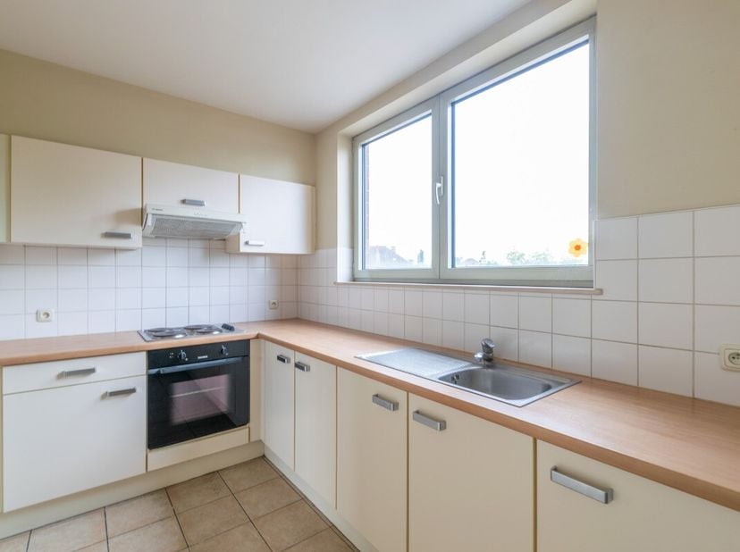 Bent u op zoek naar een instapklaar appartement met een centrale ligging én zonder gemeenschappelijke kosten? Dan is dit verzorgde duplex appartement