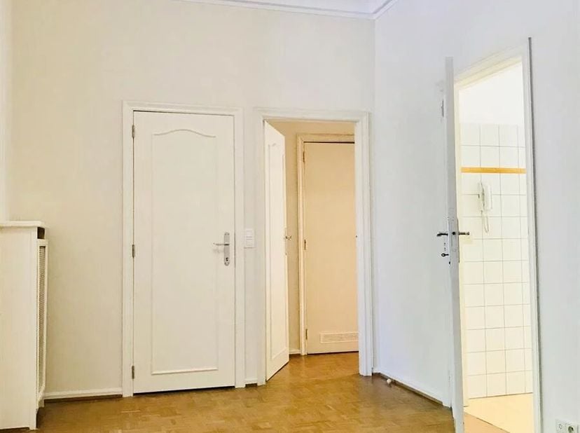 Aangeboden door Maia Zinchenko: maia.zinchenko@victoire.be<br />
Victoire-Junot presenteert: Roosevelt/ULB-wijk, in een klassiek gebouw, een prachtig
