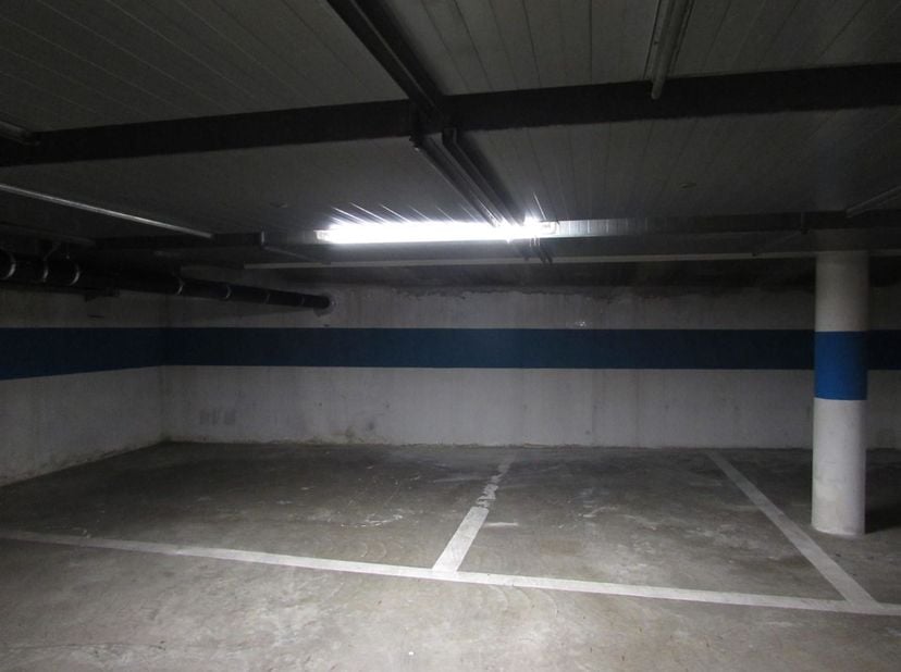 Emplacement souterrain dans le parking de la Viane.