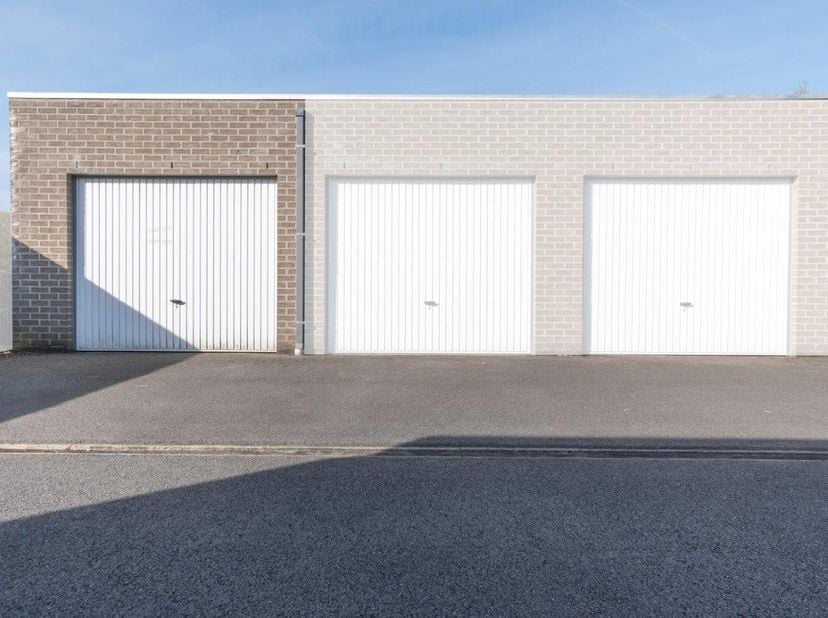 Garage à vendre
                    à 8700 Tielt