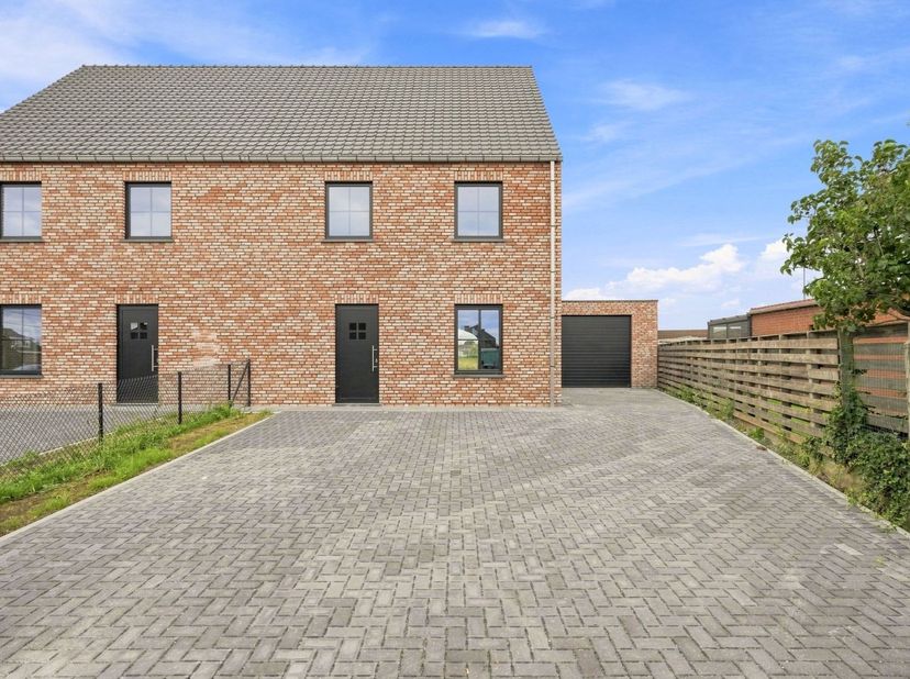 Huis te koop in Iepersteenweg 15 bus B,
                    8650 Merkem